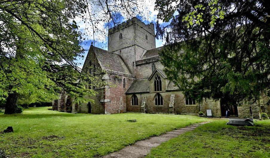 Riverside Brecon Exterior photo